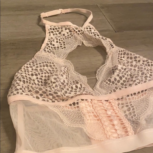 VS High Neck Bralette​ - Picture 4 of 11